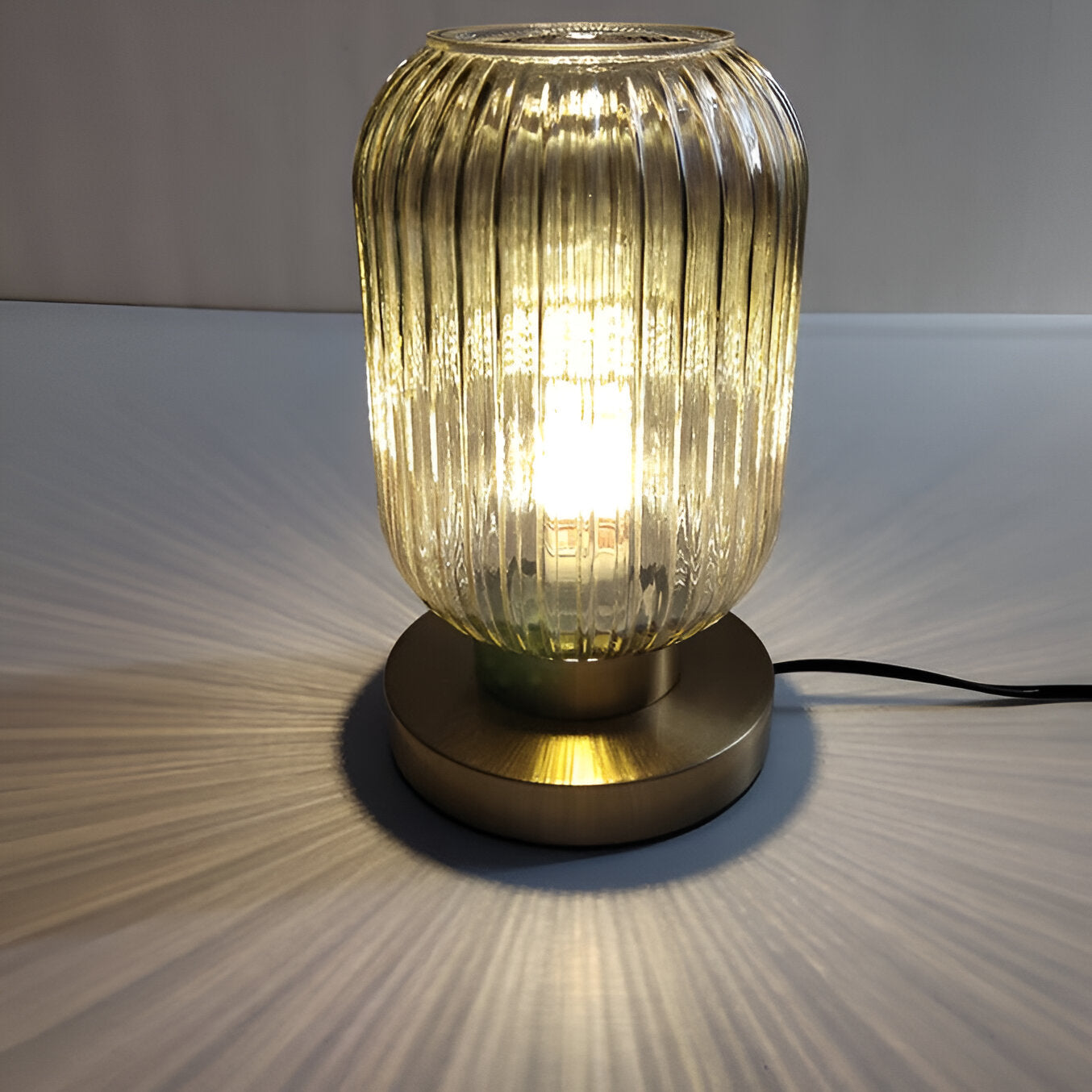 Oriantha - Noordse Tafellamp met Geribbeld Glas