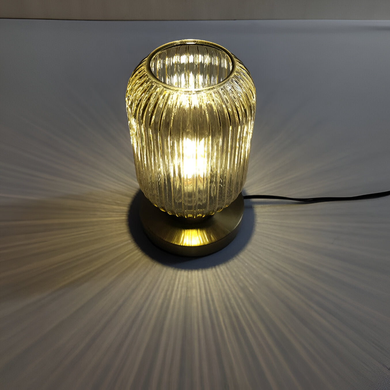 Oriantha - Noordse Tafellamp met Geribbeld Glas