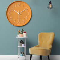 Elegante en Stille Wandklok met Reliëf Cijfers