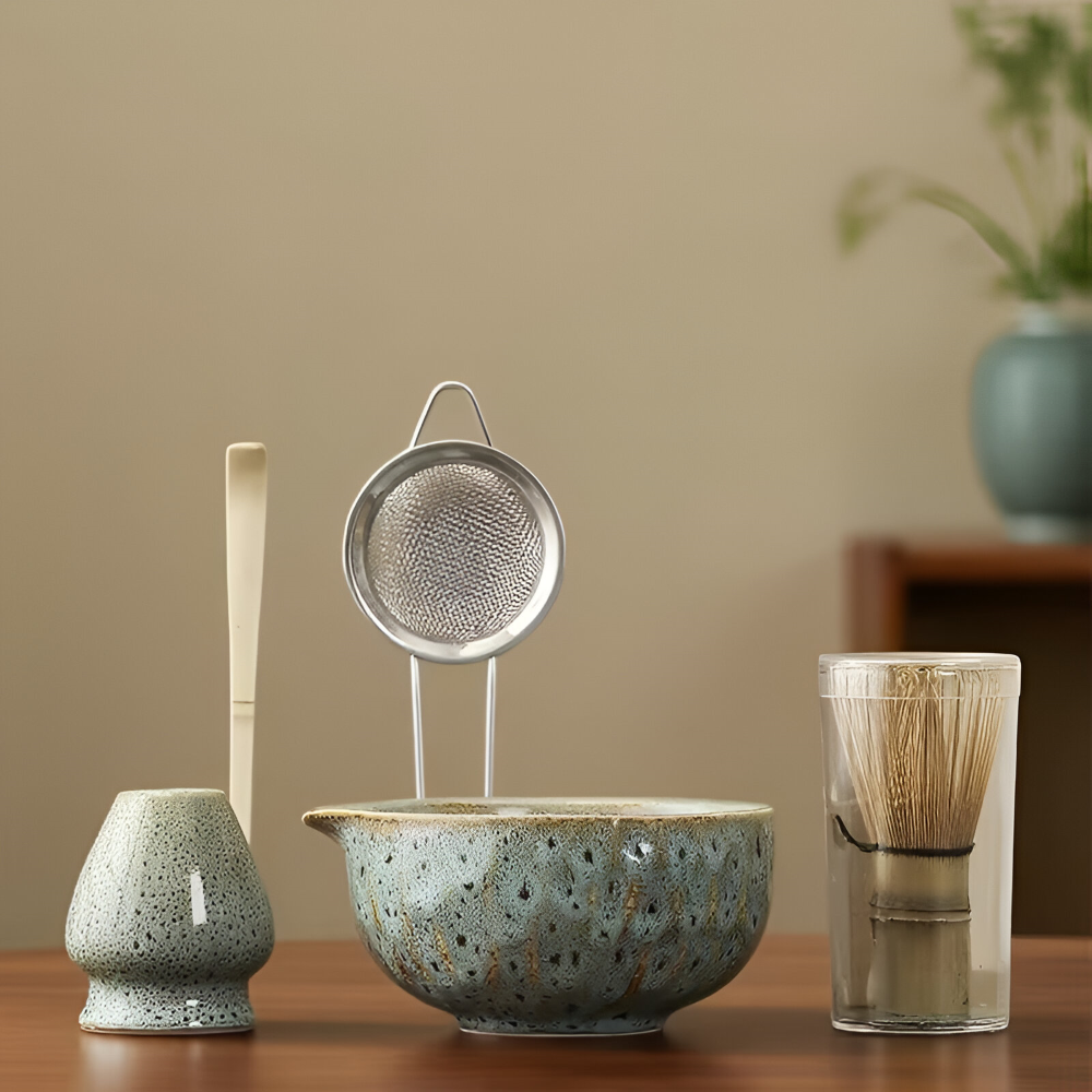 Authentiek Japanse Theeset voor Matcha – 5-delig Accessoire met handgemaakte keramische kom, zeef & bamboelepel