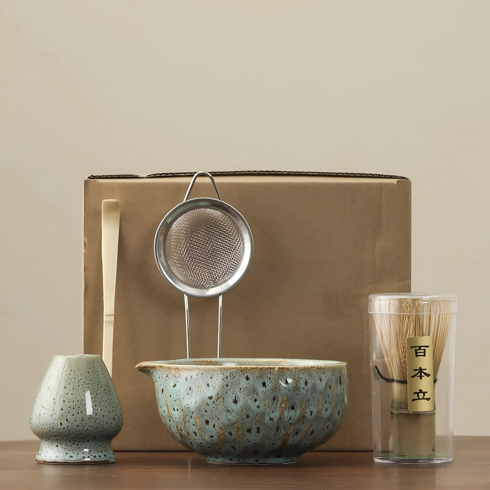 Authentiek Japanse Theeset voor Matcha – 5-delig Accessoire met handgemaakte keramische kom, zeef & bamboelepel