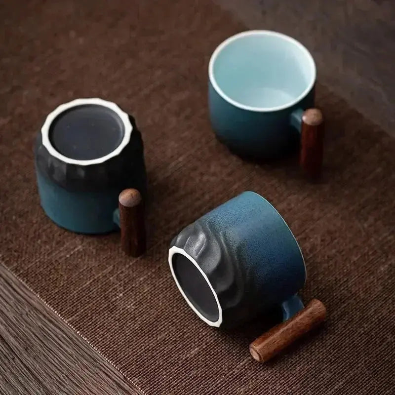 Koffiemok | Keramiekbeker met Houten Handvat | Handgemaakt Uniek Ontwerp | MugNatura