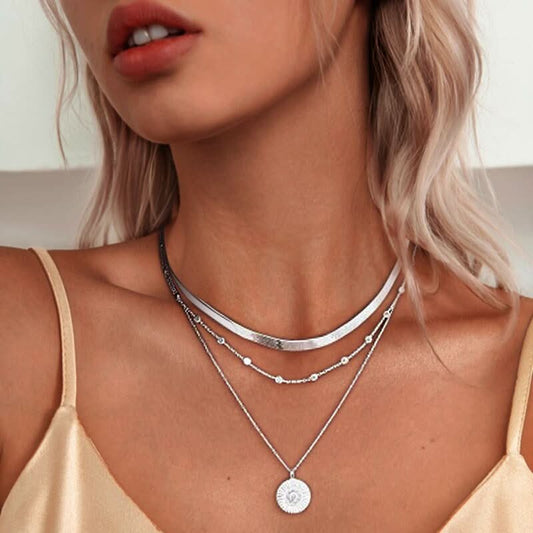 Lunaria Halsketting – Drievoudige Halsketting van Zilver voor Elegantie & Zelfvertrouwen