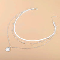 Lunaria Halsketting – Drievoudige Halsketting van Zilver voor Elegantie & Zelfvertrouwen