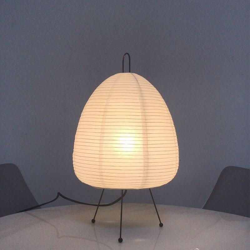 Tafellamp met rijstpapier lampenkap en Japans geïnspireerd ontwerp