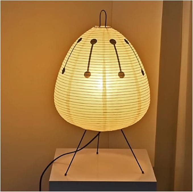 Tafellamp met rijstpapier lampenkap en Japans geïnspireerd ontwerp