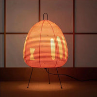 Tafellamp met rijstpapier lampenkap en Japans geïnspireerd ontwerp