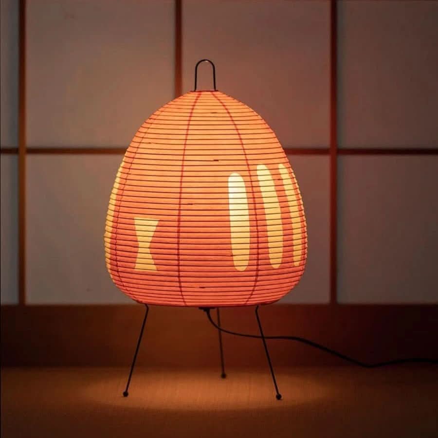 Tafellamp met rijstpapier lampenkap en Japans geïnspireerd ontwerp