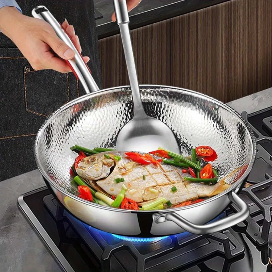 PANVION – Premium titanium wok met ronde bodem, geschikt voor inductiekookplaten en voor moeiteloos roerbakken