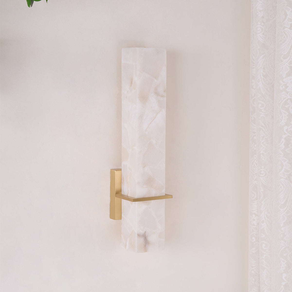 Ritta Wandlamp Witte Alabaster Messing Modern Cuboid