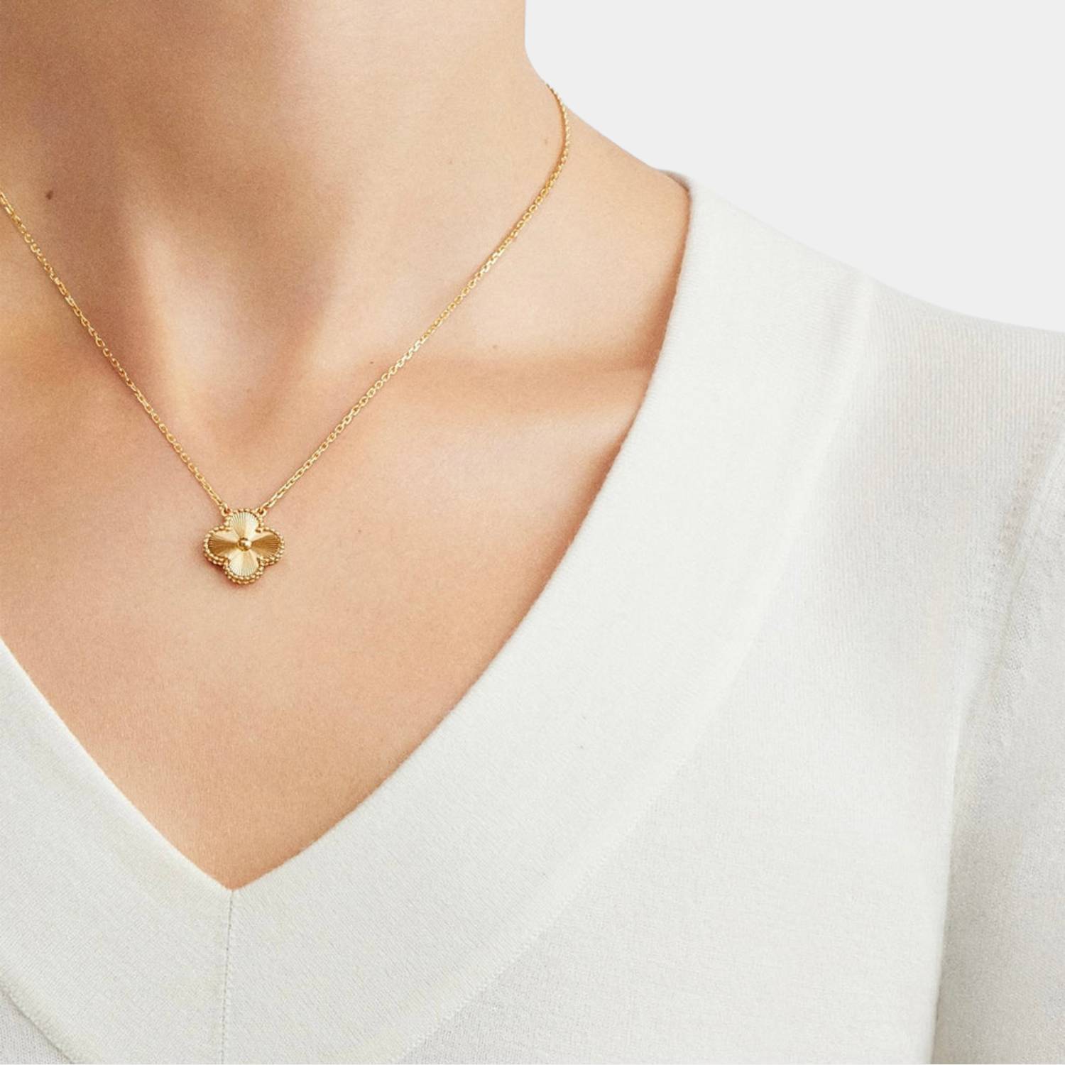 Charmify - Luxe sieradenset met ketting, armband en oorbellen