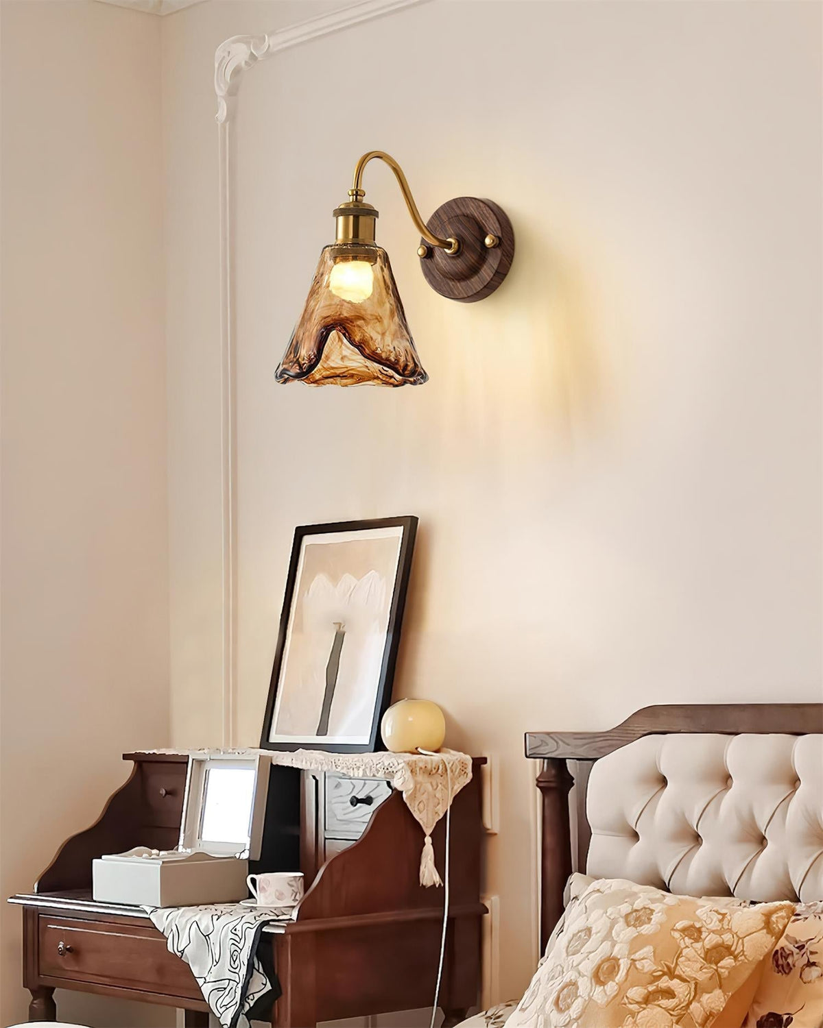 Wandlamp Amber Glazen Kap Walnut Goud Vintage Modern Sconces