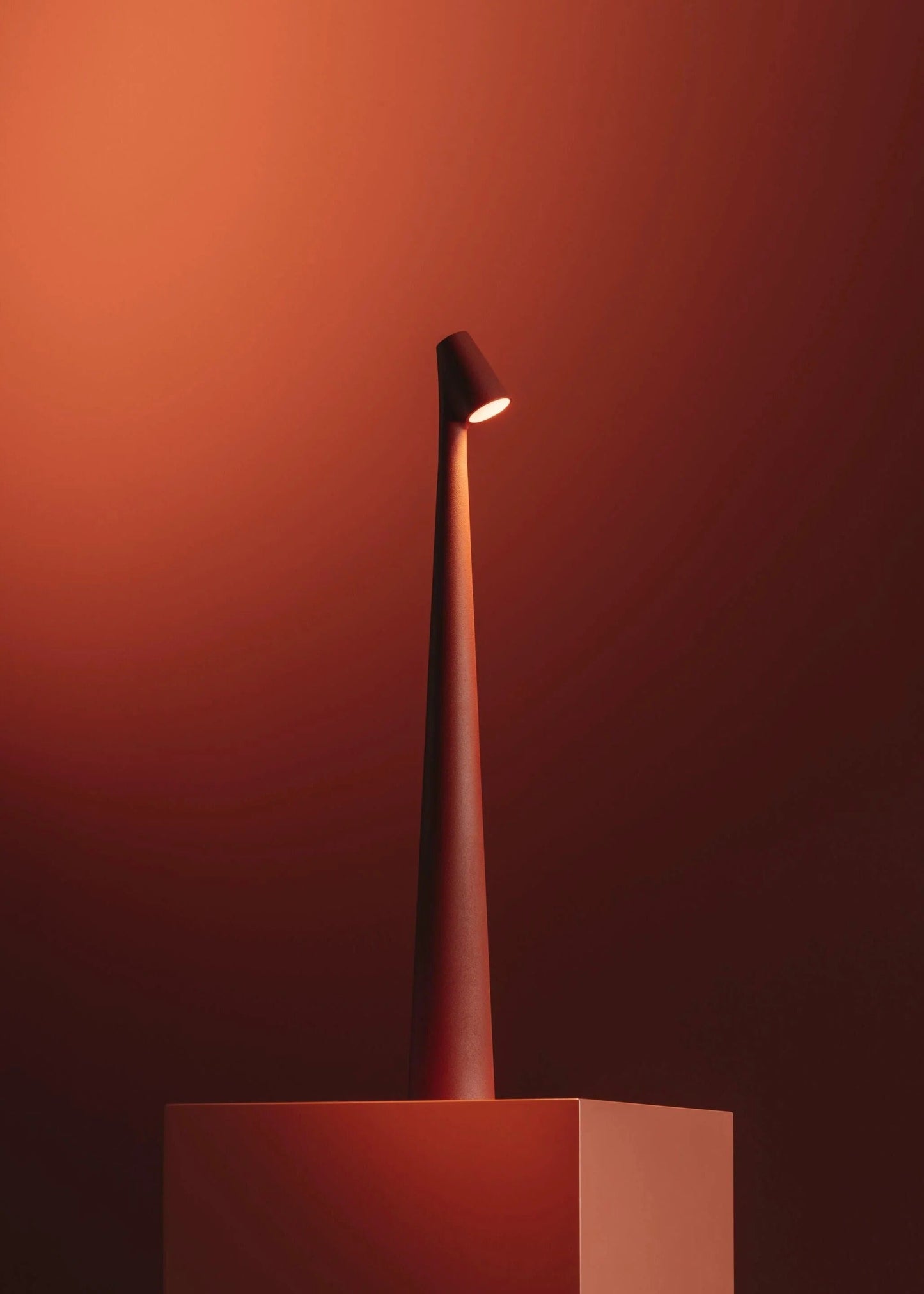 NordicGlow | Dimbare Draadloze LED Tafellamp voor Moderne Omgevingen