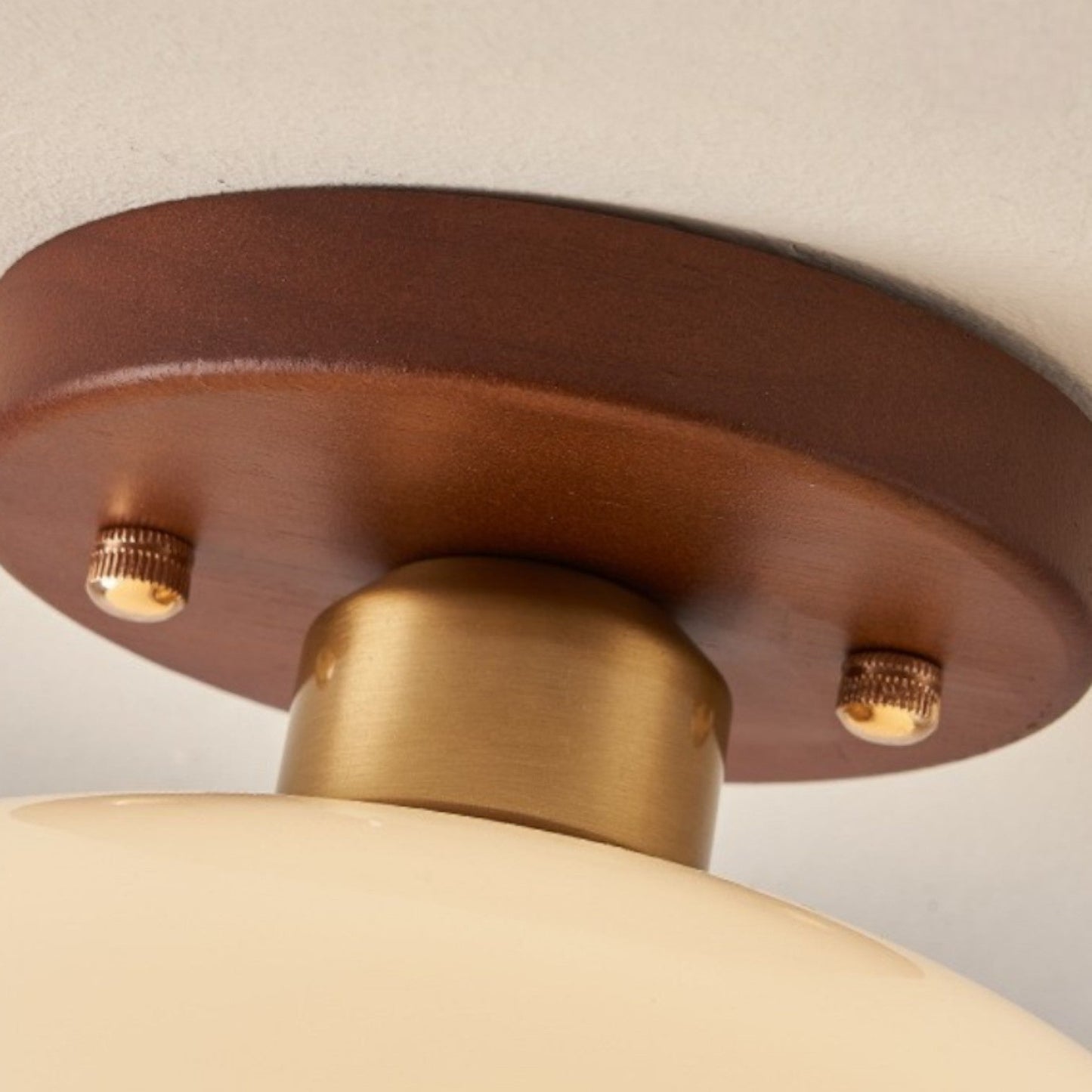 Franse Bauhaus Plafondlamp – Warme Sfeerverlichting met Houten Detail
