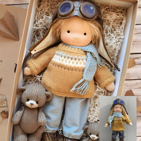 Handgemaakte Waldorf-pop “Poppi” | 35 cm | Biologisch katoen & Hypoallergene textiel | Educatief waardevol speelgoed | Haptische sensorische stimulatie