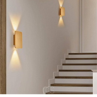 Houten wandlamp