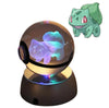 CrystalMon | 3D-gegraveerde kristallen bol met LED Licht Voet