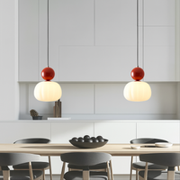Opal glazen hanglamp met gekleurde bolkap