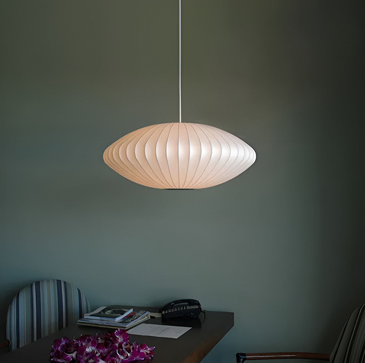 Ovale hanglamp met verticaal gestreepte kap