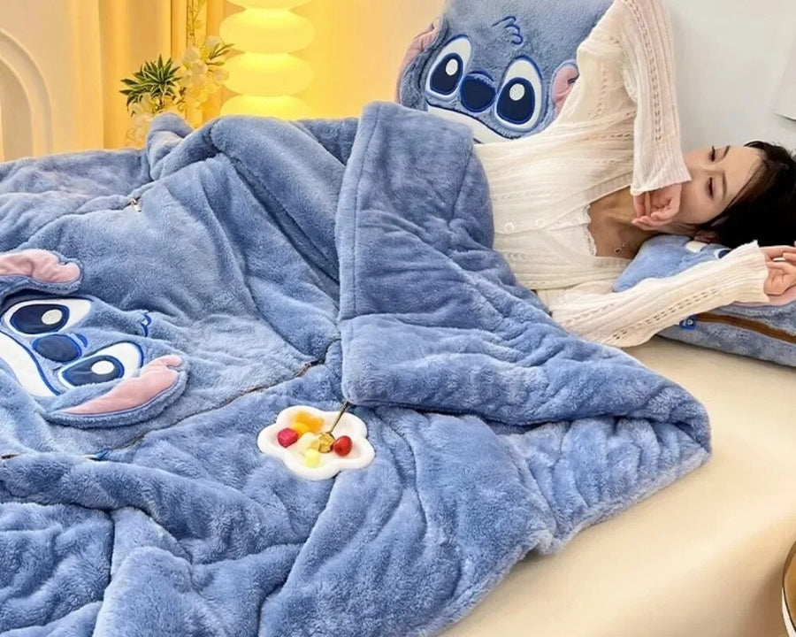 CozyNest – Deken met Kussen 2-in-1 Plucheontwerp – voor Thuis & Reizen