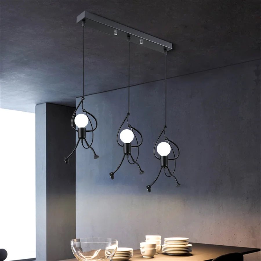 LuxeLumin Little Man Chandelier | Betoverende hanglamp in de vorm van een pop voor kinderkamers en keukeninrichting, met zachte verlichting en een leuk ontwerp.