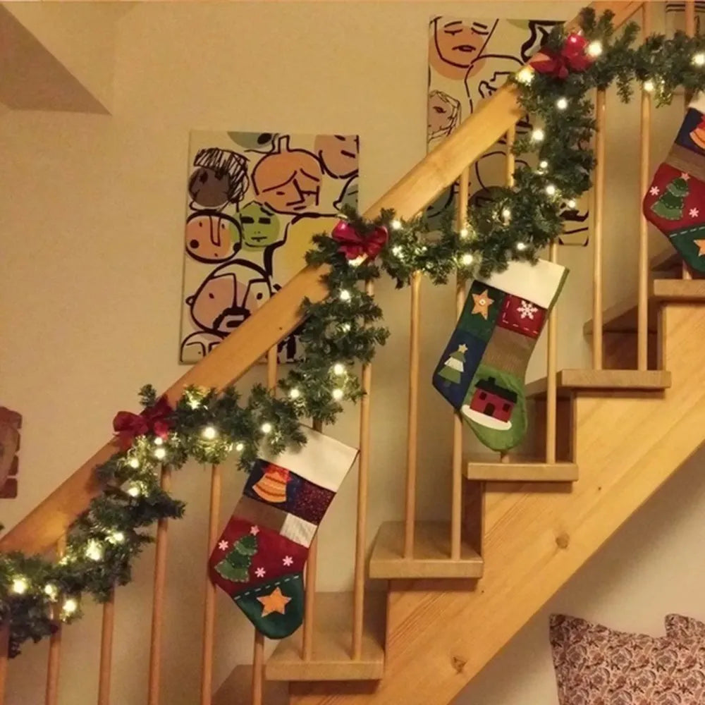 Luminarae | Kerstguirlande 2,7 m | Met LED-verlichting & dennen takken | Voor open haard, trapleuning & deurdecoratie | 5 Kleuren