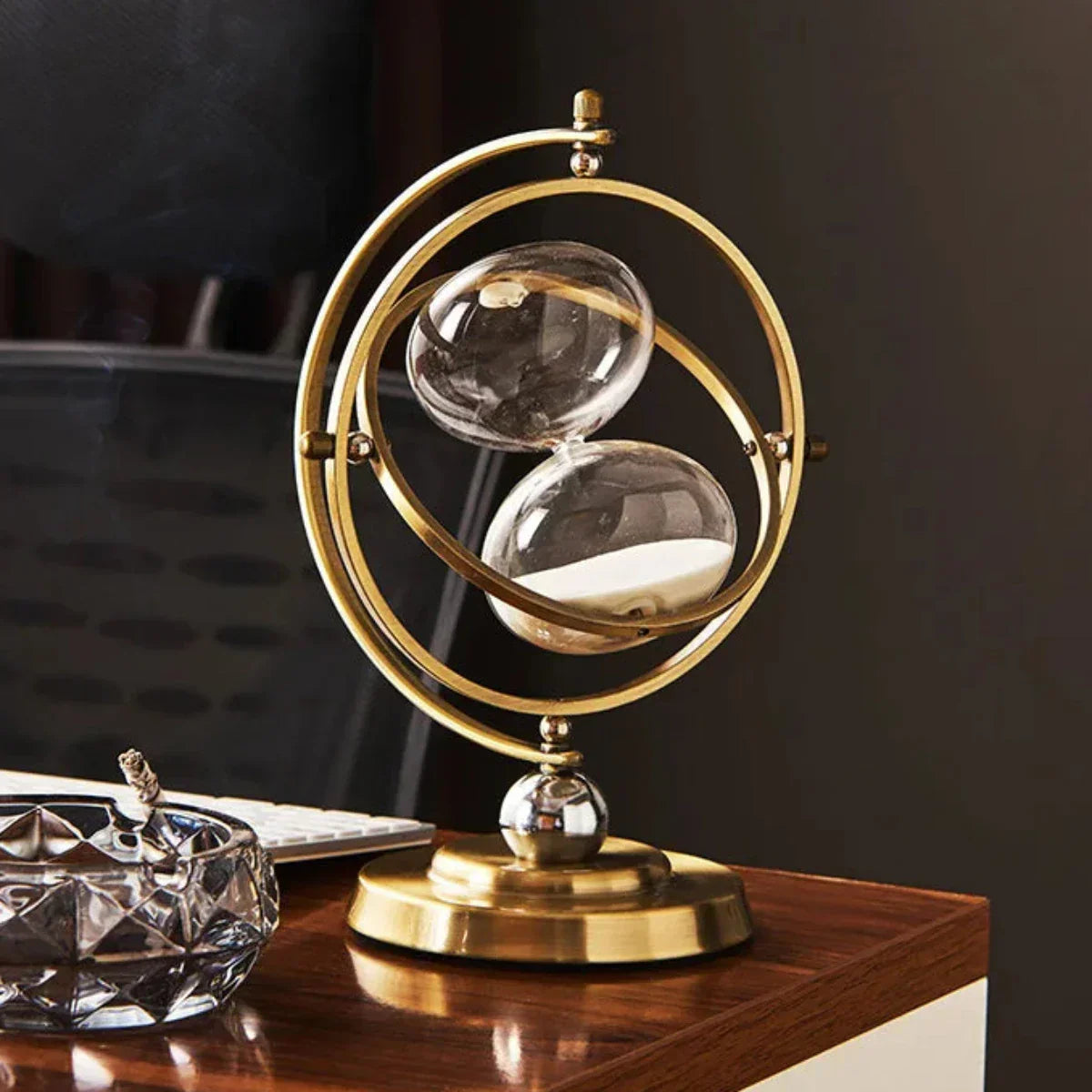 Luxe Zandloper met Elegante Metalen Frame
