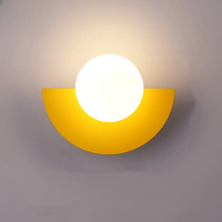 Moderne LED wandlamp in geometrische halve cirkel stijl
