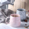 LuxeCeramica Nordic Elegance Mok | Exquise keramische beker met een gouden rand, perfect voor koffie en havermout, met een verbluffend marmerpatroon voor een vleugje verfijning.