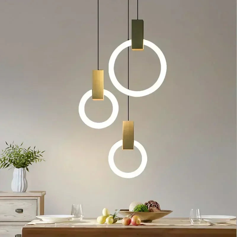 Moderne LED hanglamp met gouden ring