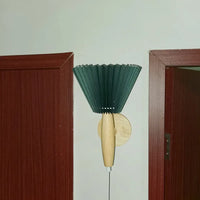 Lyren Nordic Houten Wandlamp Met Geplooide Schaduw Glans