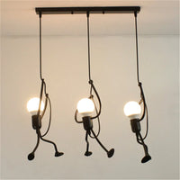 LuxeLumin Little Man Chandelier | Betoverende hanglamp in de vorm van een pop voor kinderkamers en keukeninrichting, met zachte verlichting en een leuk ontwerp.