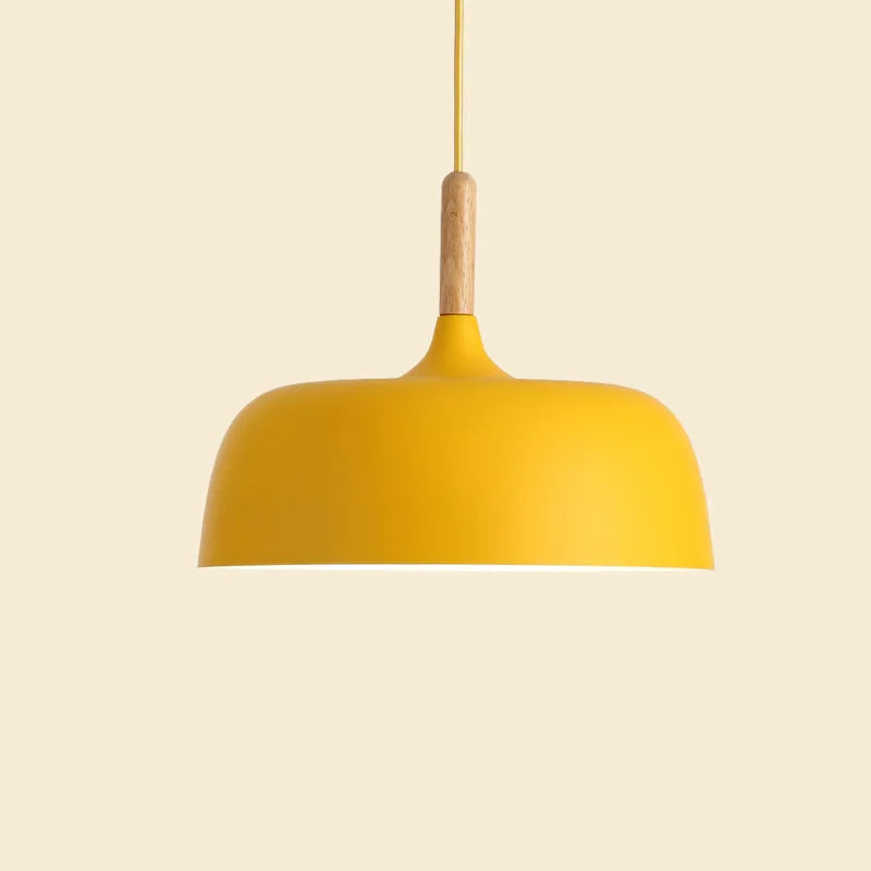 Moderne hanglamp van metaal met houten accent – Scandinavisch minimalistische stijl