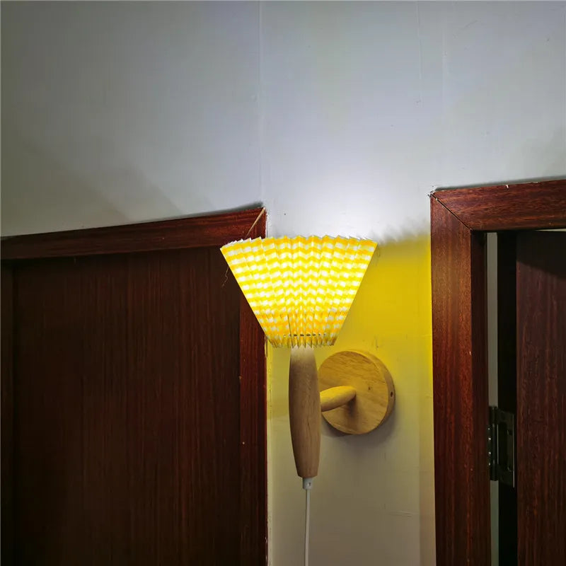 Lyren Nordic Houten Wandlamp Met Geplooide Schaduw Glans