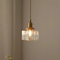 Vintage glazen hanglampen met een afwerking in messing