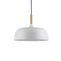Moderne hanglamp van metaal met houten accent – Scandinavisch minimalistische stijl