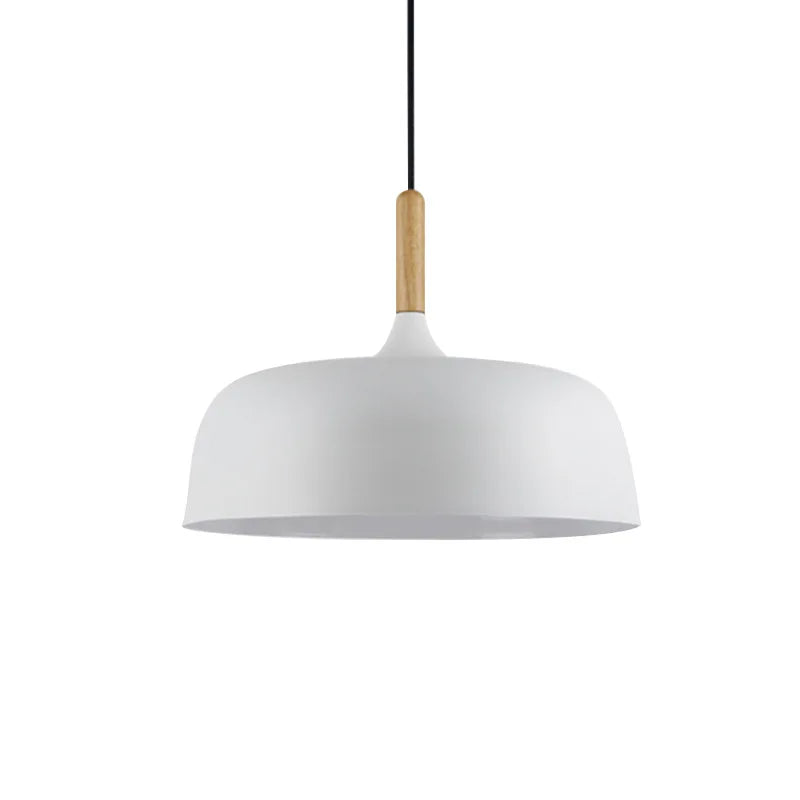 Moderne hanglamp van metaal met houten accent – Scandinavisch minimalistische stijl