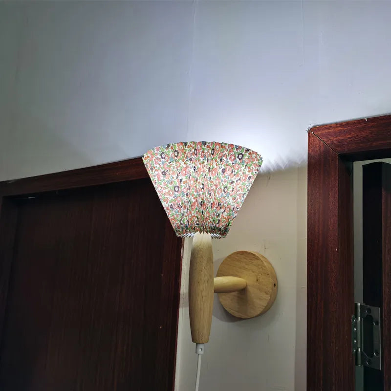 Lyren Nordic Houten Wandlamp Met Geplooide Schaduw Glans