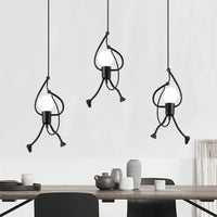 LuxeLumin Little Man Chandelier | Betoverende hanglamp in de vorm van een pop voor kinderkamers en keukeninrichting, met zachte verlichting en een leuk ontwerp.