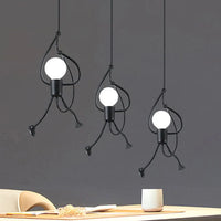 LuxeLumin Little Man Chandelier | Betoverende hanglamp in de vorm van een pop voor kinderkamers en keukeninrichting, met zachte verlichting en een leuk ontwerp.