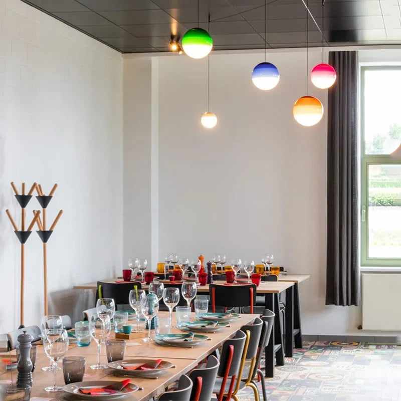 NordicLuxe Gradient Glazen Koepel Hanglamp | Elegante LED hanglamp voor restaurants, koffiehuizen en kinderkamers met een verbluffend kleurverloopontwerp