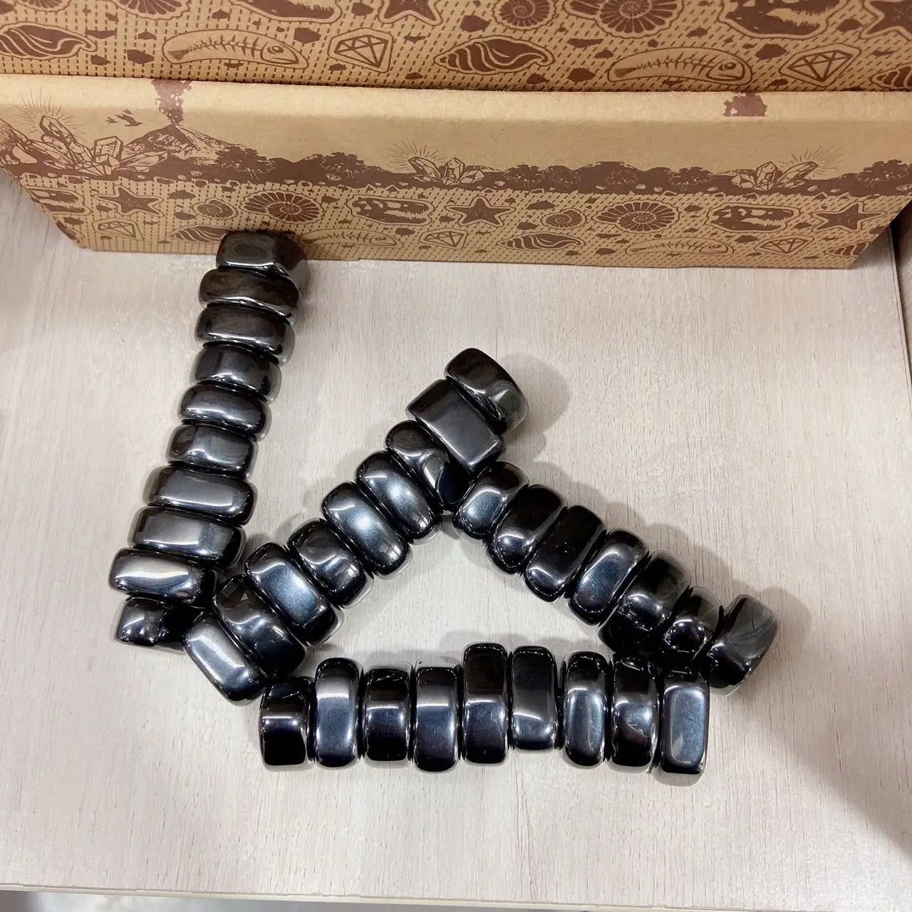 Zwarte Lodesteen Stenen | Magnetische getrommelde stenen voor Reiki en aardingsenergie.