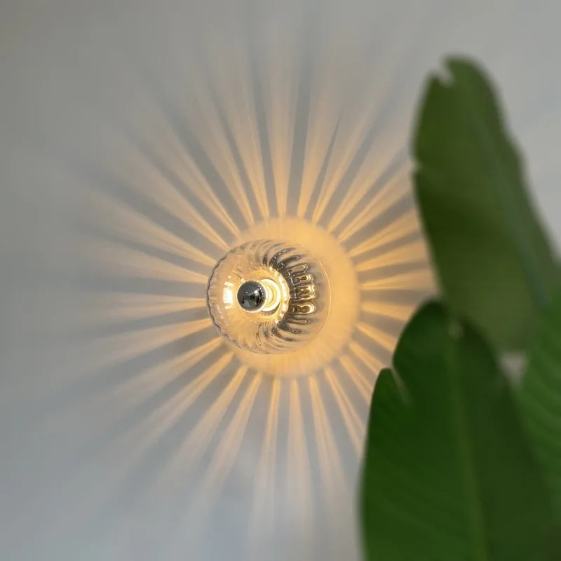 Elegante plafondlamp van glas met kristalontwerp