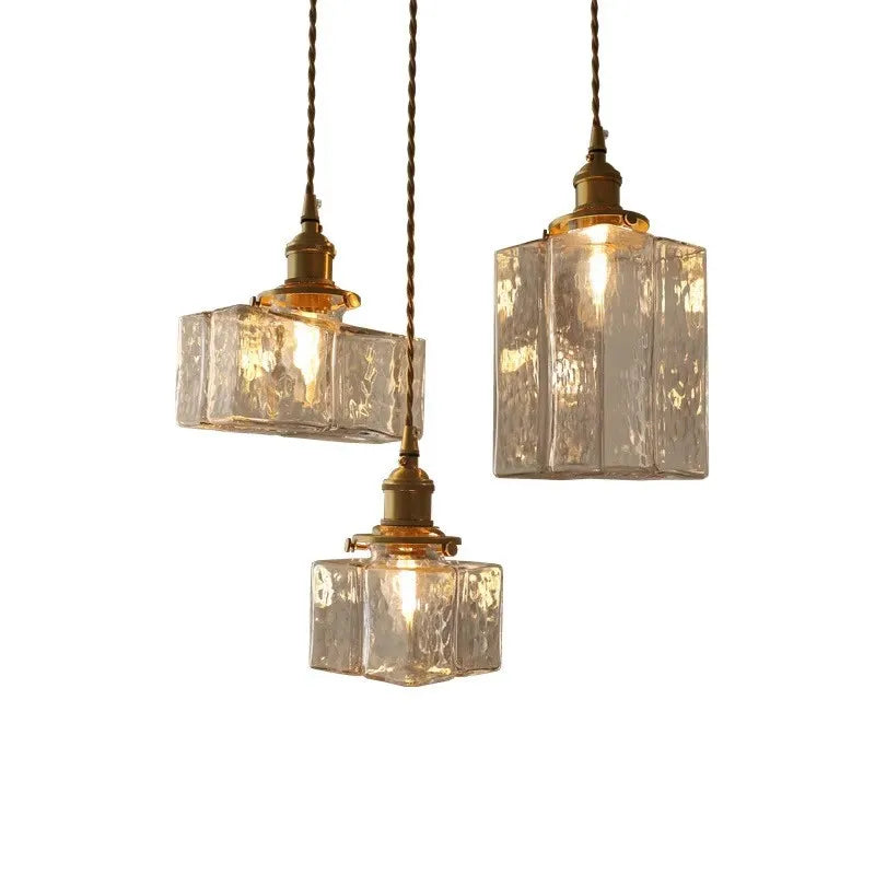 Vintage glazen hanglampen met een afwerking in messing