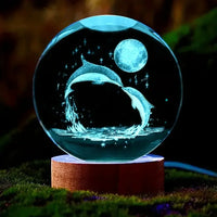 Mariluna Kristallen Bol Dolfijn | 3D-Lasergravure & LED-Basis | Maan- & Zee-motief