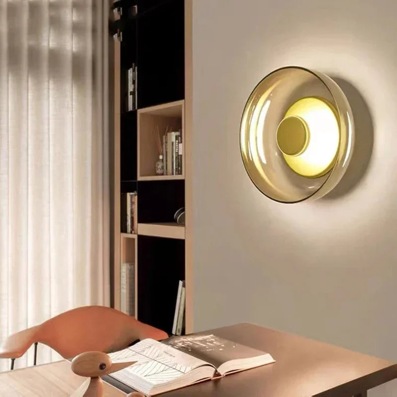 Moderne wandlamp met ronde kap