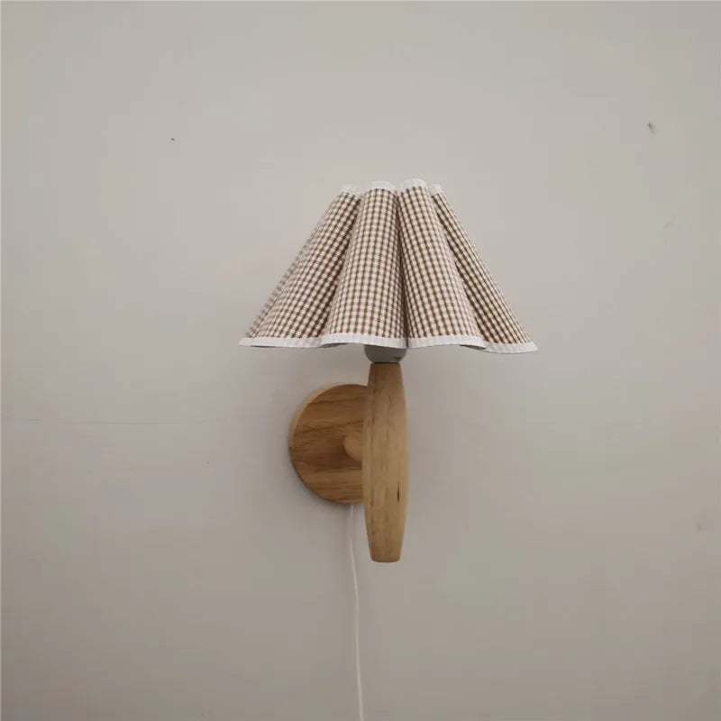 Lyren Nordic Houten Wandlamp Met Geplooide Schaduw Glans