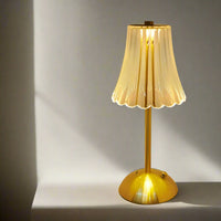Oplaadbare Tafellamp met Geribbeld Glazen Kap en LED Licht