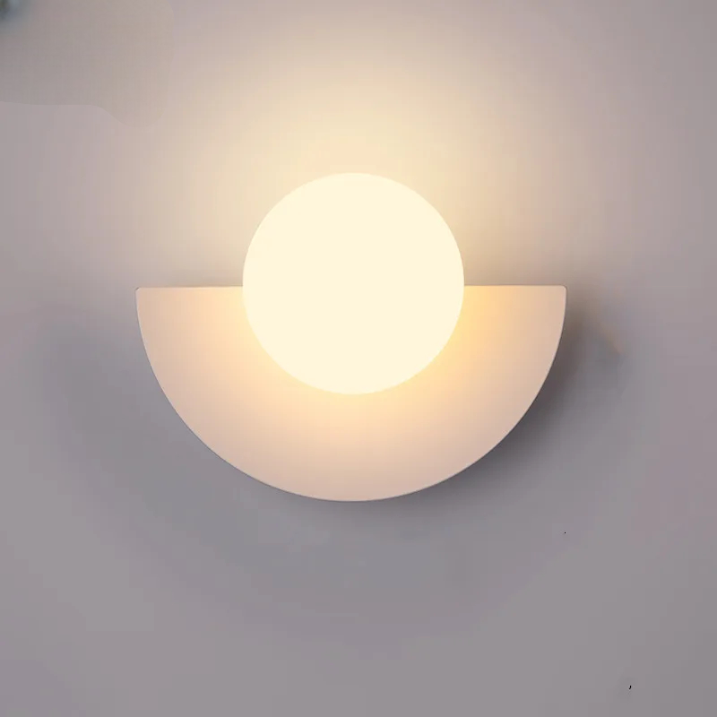 Moderne LED wandlamp in geometrische halve cirkel stijl