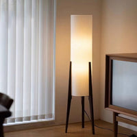 LIGNELUX – Scandinavische vloerlamp van walnotenhout met dimbare LED-verlichting